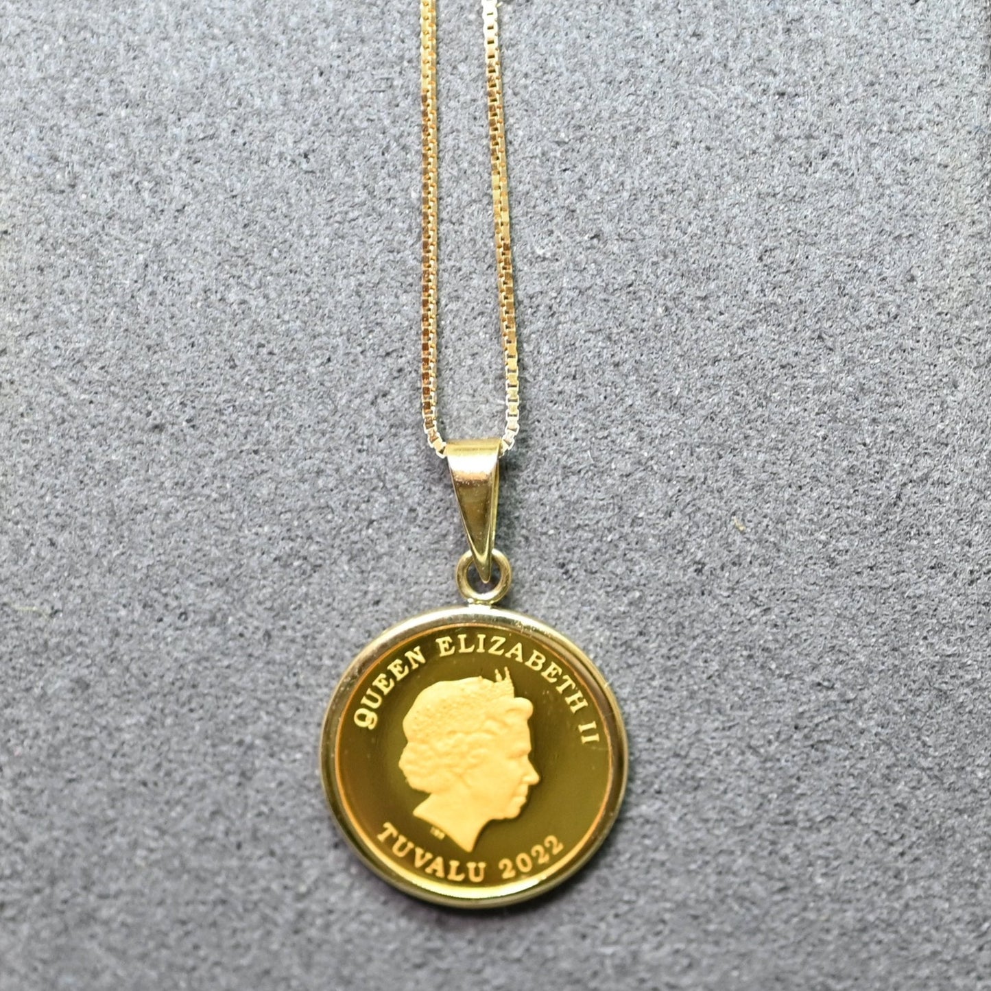 ツバル発行 エリザベス女王肖像 24K ゴールドコインペンダント(裏面:馬のデザイン) - obj - jewelry
